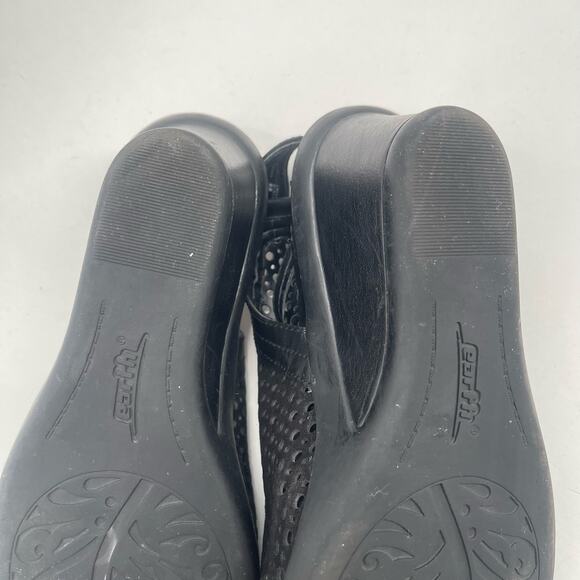 EARTH Calla Wedge Sandals Size 8 Black Perforated Leather Suede Casual Comfort - Picture 10 of 11